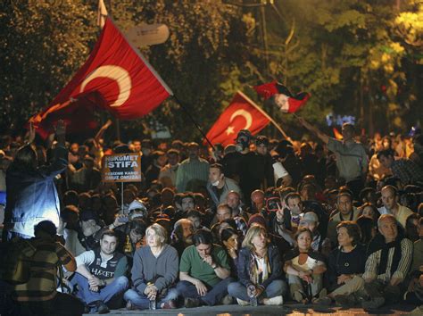 Gezi Park Protestit: Levoton nuoruus ja Turkin demokratiaa koskeva kuolemanpelko