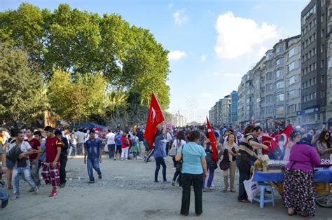  Gezi Park Protestit: Voimakkaat levottomuudet jotka ravistivat Turkkia ja vaikuttivat koko kansakunnan tulevaisuuteen