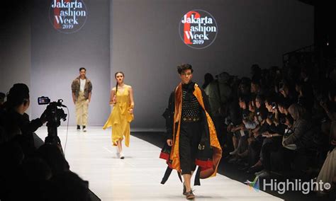  Jakarta Fashion Week 2019: A Tapestry of Tradition and Modernity Woven by Leaded by Lulu Lutfiati